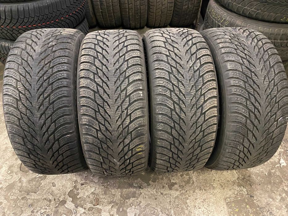 235/45R18 Cztery używane opony zimowe Nokian