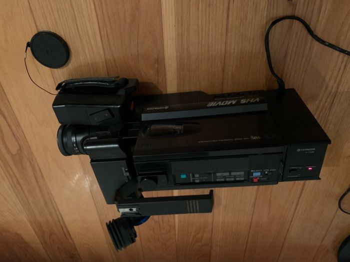 Camara de filmar Antiga - Hitachi + suporte