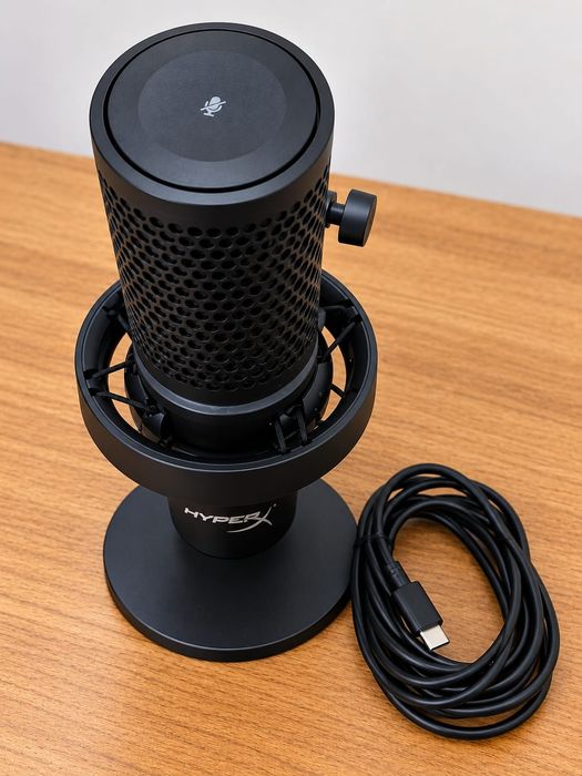 Microfone HYPERX 
(cabo USB-C para USB-A)