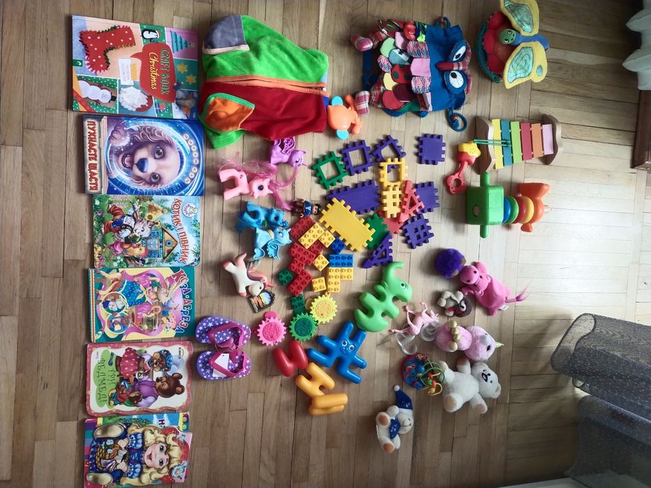 Лот іграшок, казки