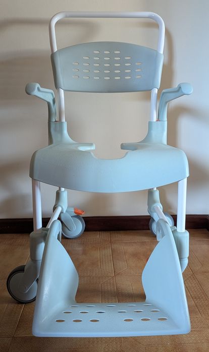 Cadeira de Banho e Sanitária com Rodas Etac Clean
