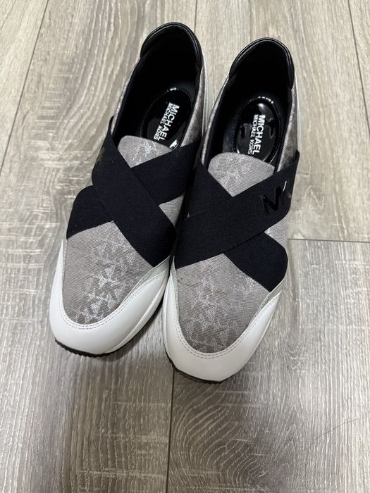 Mishael Kors зручні сліпони