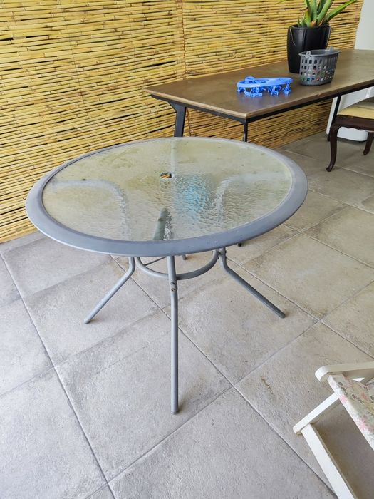 Mesa exterior em vidro