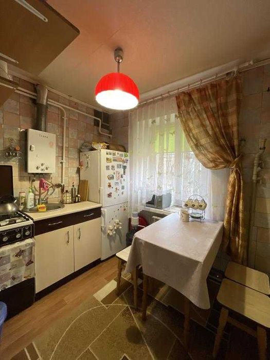 У Центрі селища Буди шикарна 3 кімн. квартира з капітальним ремонтом.