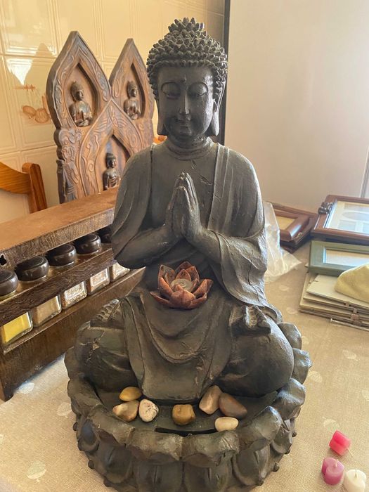 Vários artigos de decoração para desocupar