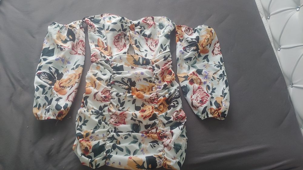 Sukienka w kwiaty