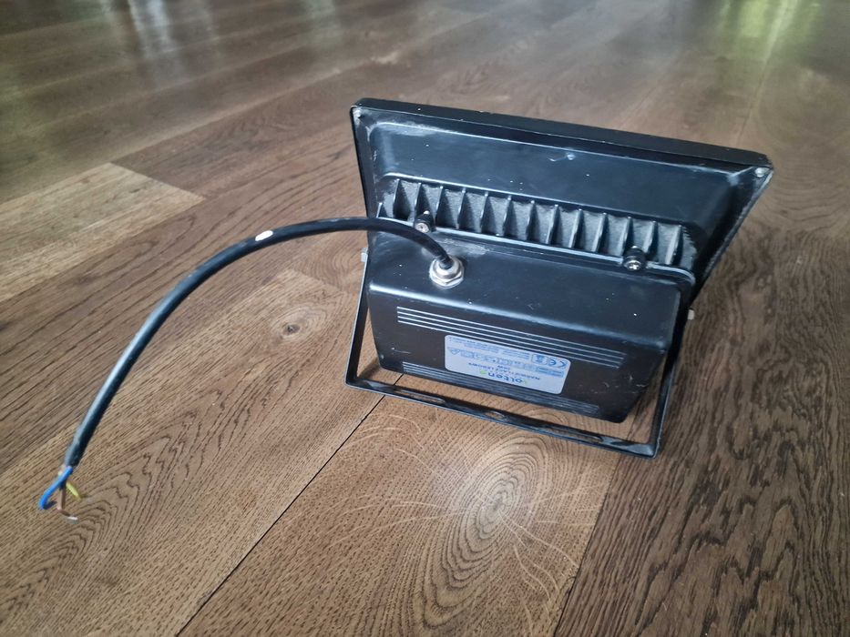 OKAZJA! Naświetlacz LEDowy Volteno 30W halogen Super stan!