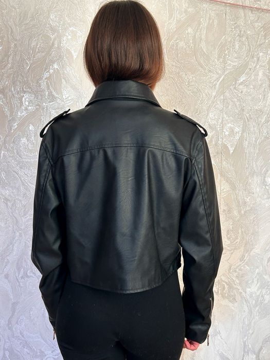 Укорочена шкіряна куртка