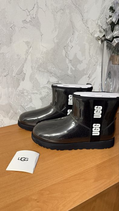 Продам UGG б/у 42 размера