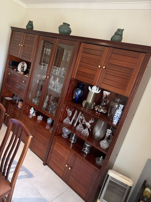 Conjunto de sala Madeira Mogno mesa + 6 cadeiras e estante