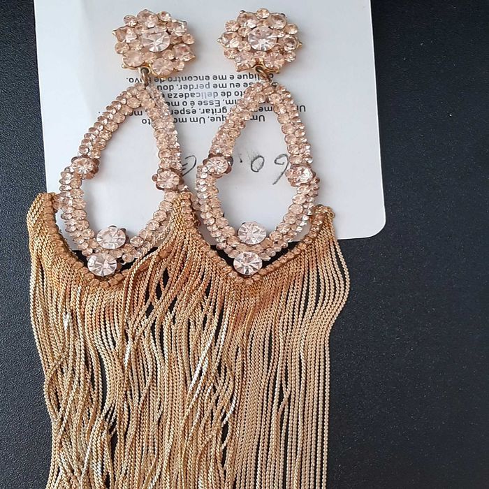 Brincos compridos para festa luxo