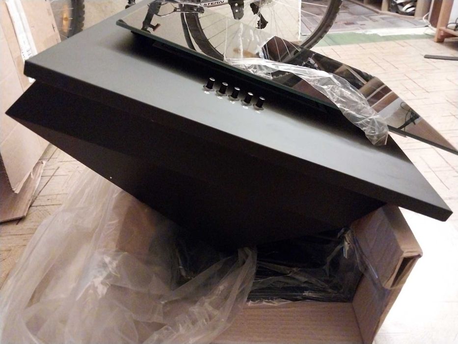 Продам вытяжку Pyramida nr 60 m bl