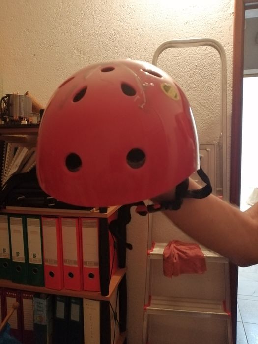 Patins em linha + capacete de proteção
