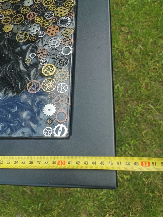 Stolik na łańcuchach