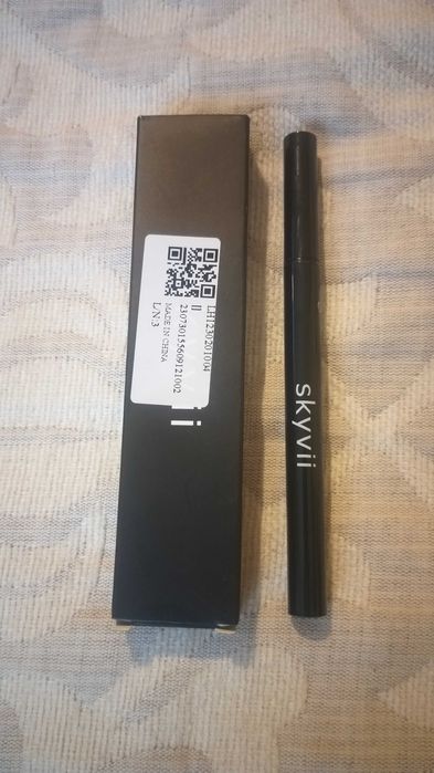 Eyeliner w pisaku skyvii velvet