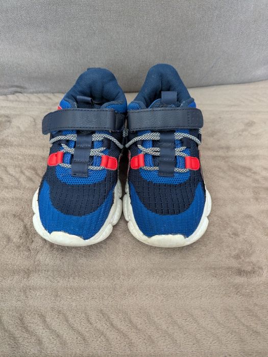 Кросівки на хлопчика.