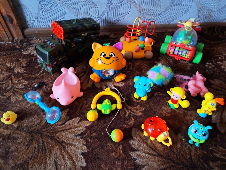 Іграшки різні   .