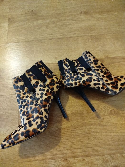 Nowe skórzane z włosiem botki na szpilce Nine West 36,5