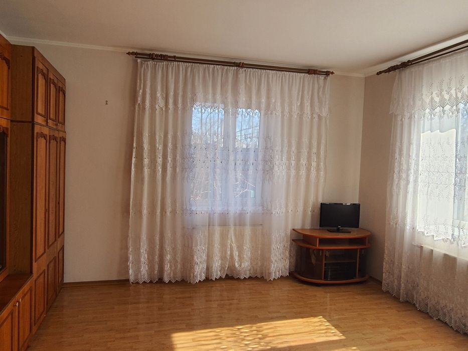 Будинок в смт.Володарка, 4 кімнати.