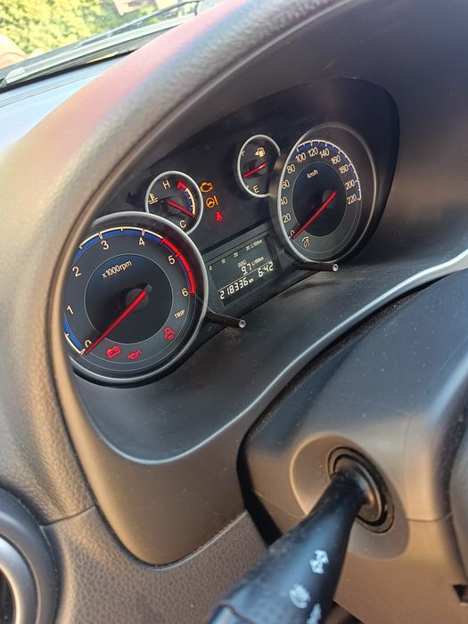 Suzuki  s4  pomarańczowy