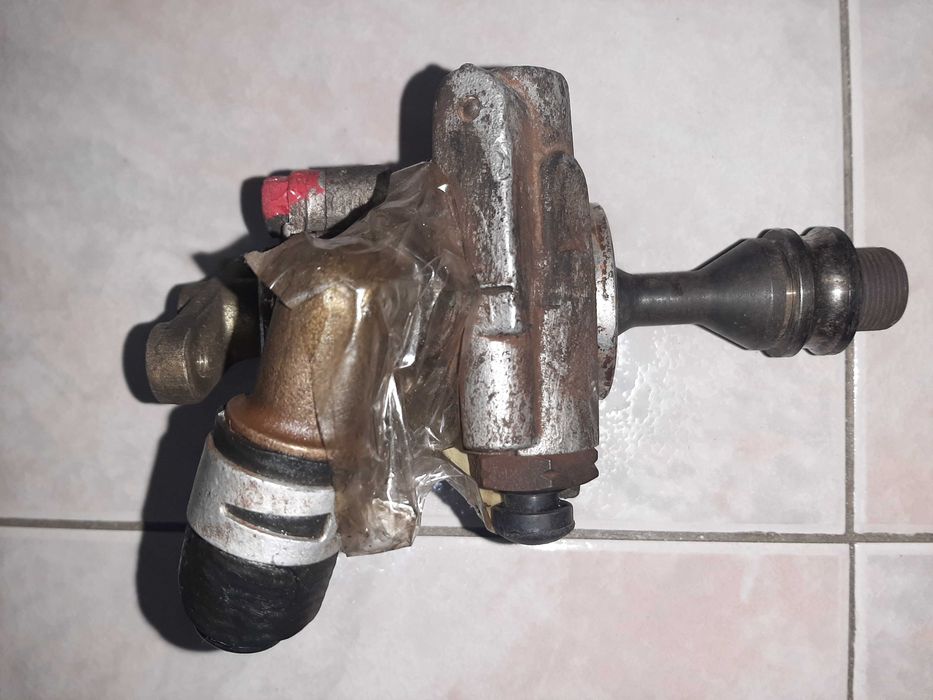 Vendo bomba de direçāo Chrysler Voyager turbo disel 2500 gasoleo