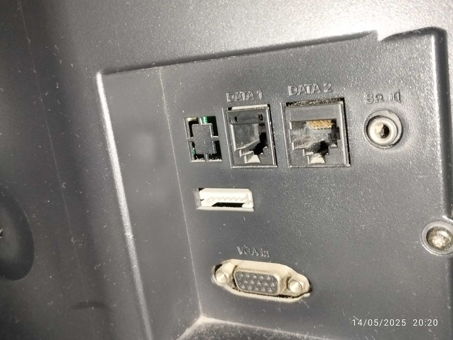 Televisão 42 LCD Profissional com ranhura SmartCard