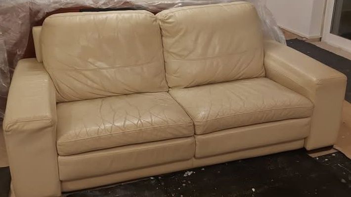 Sofá pele e móvel TV