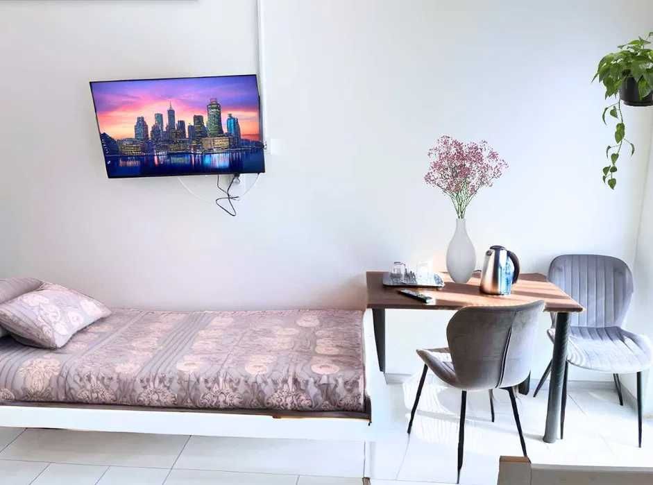 Pokój do wynajęcia - TV, lodówka, internet, parking - Józefów