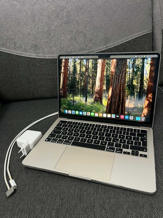 MacBook Air 13 (A2681) - Apple M2/8GB/256GB/QWERTZ/BATERIA 99% + etui