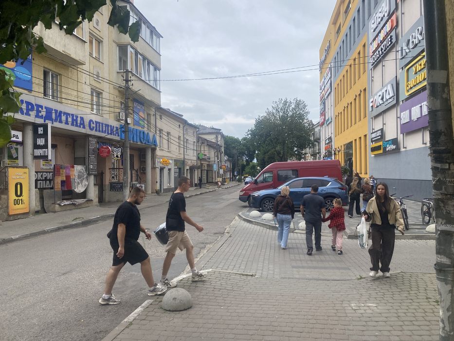 Оренда двох комерційних приміщень