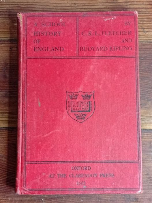 Livro antigo “A School History of England”