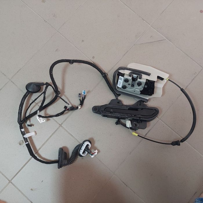 Дверна карта обшивка задня ліві Tesla Model 3  обшивка дверей  Тесла