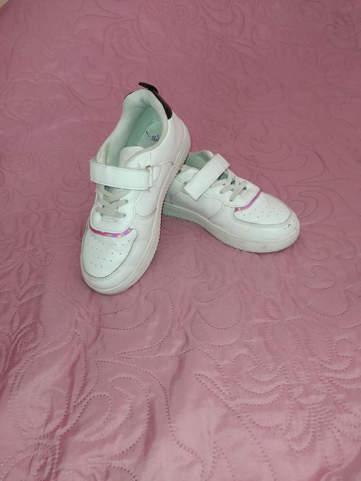 Białe adidasy 33 dziewczęce