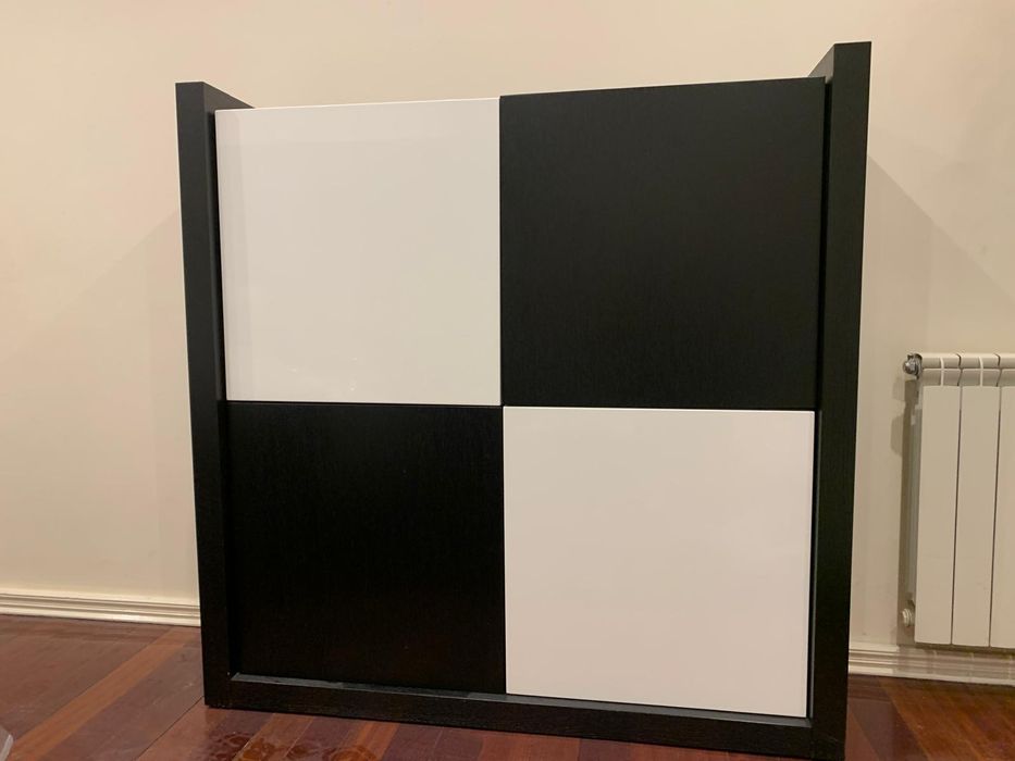 Módulo bar, em carvalho cor wengué, lacado a branco