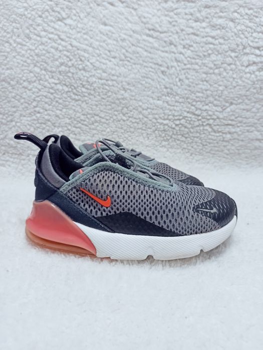Оригінал NIKE AIR max,27 розмір,устілка 17.5 см,кросівки для дівчинки
