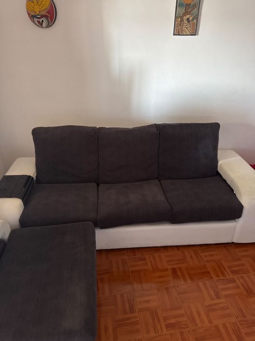 Sofá com 4 cadeiras embutidas