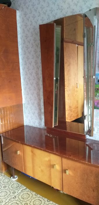 Тумбочки прикроватные, трельяж