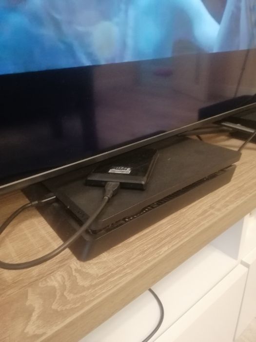 Ps4 slim з двома оригінальними геймпадами і вінчестером на 2gb