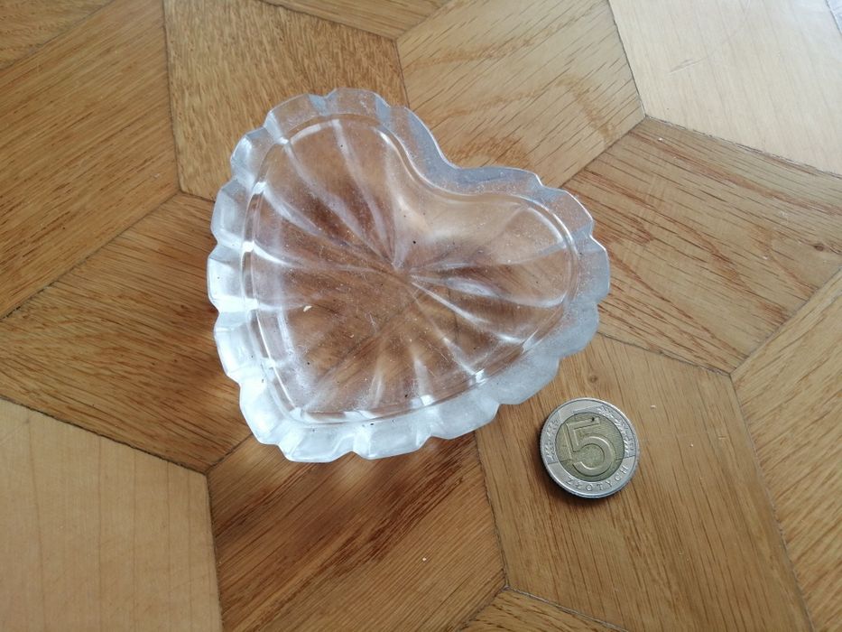 Szklana popielniczka lub pudełko na drobiazgi