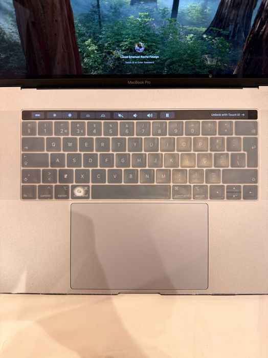 MacBook Pro 15" 2018 (i7 / 16GB RAM) + Capas de Proteção