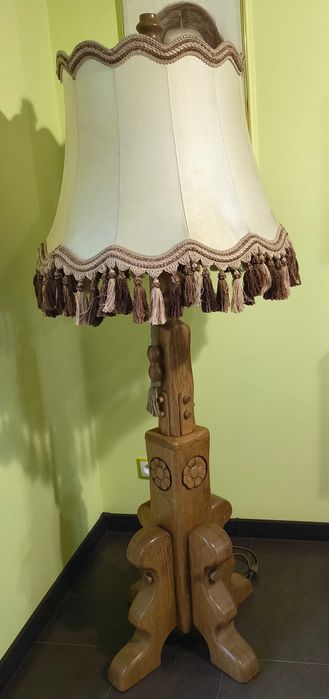 Stylowa, dębowa lampa stojąca