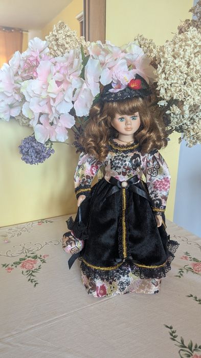 Lalka porcelanowa