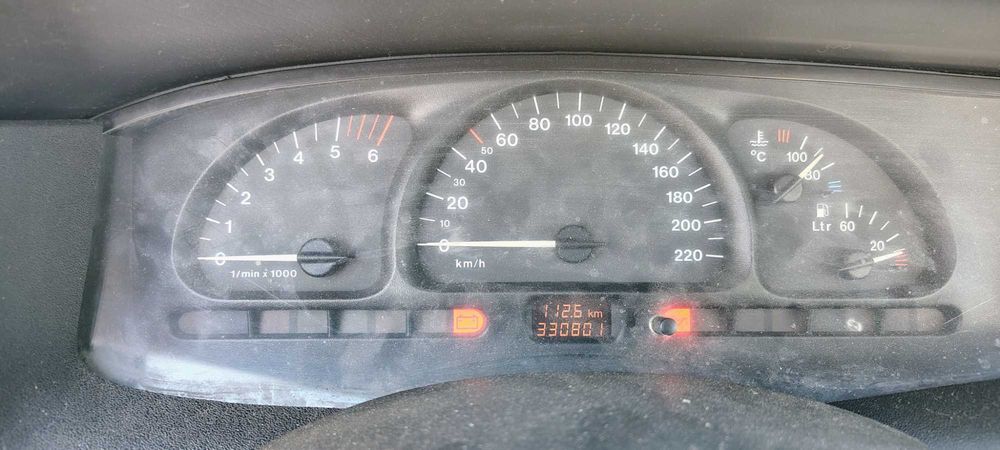 Opel Vectra B 1.7TD com avaria