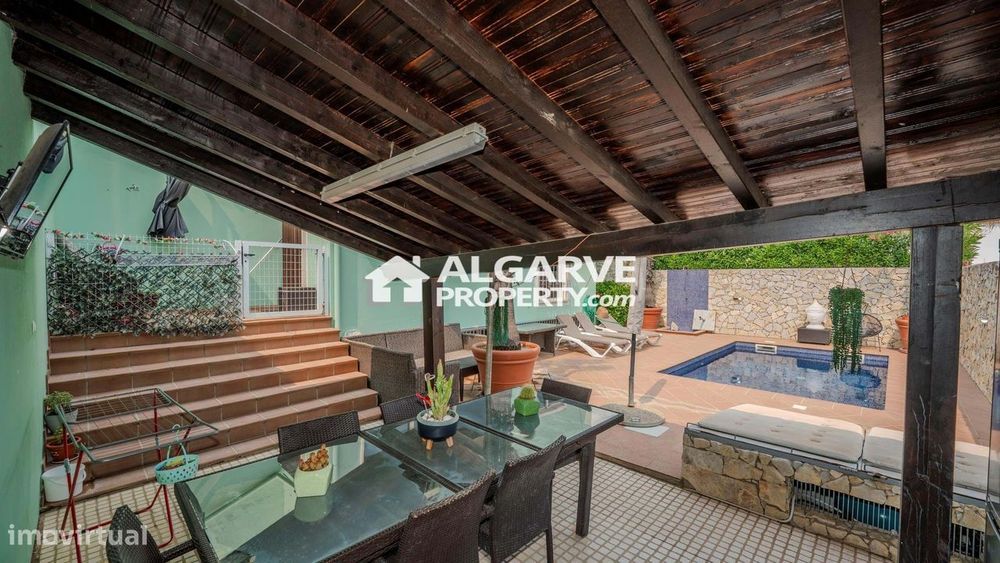 Exclusivo! Moradia V4 c/ Piscina em Almancil — Junto ao Triângulo Dou