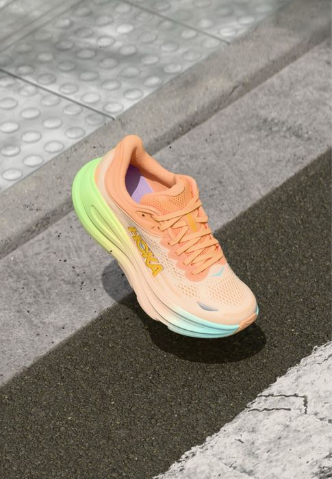 Кросівки Hoka Bondi 9 frost pale tangerine ( РОЗМІР 39 1/3, 40 2/3, 42