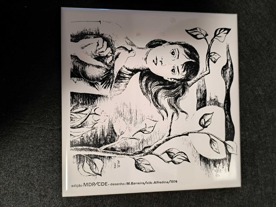 Azulejo edição MDP/CDE com desenho de Maria Barreira, 1974
