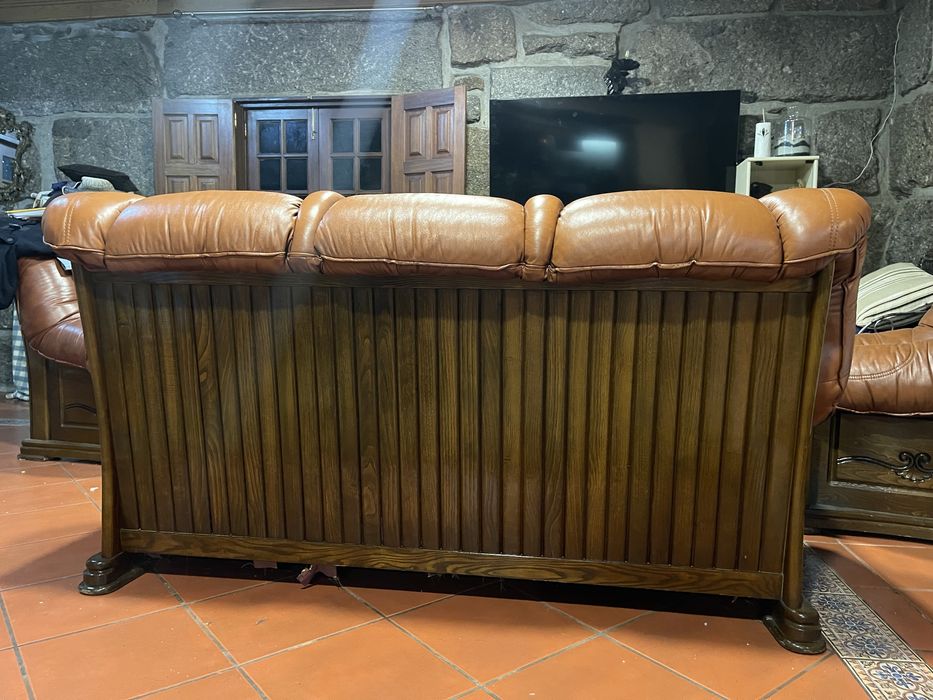 Conjunto de sofás em pele