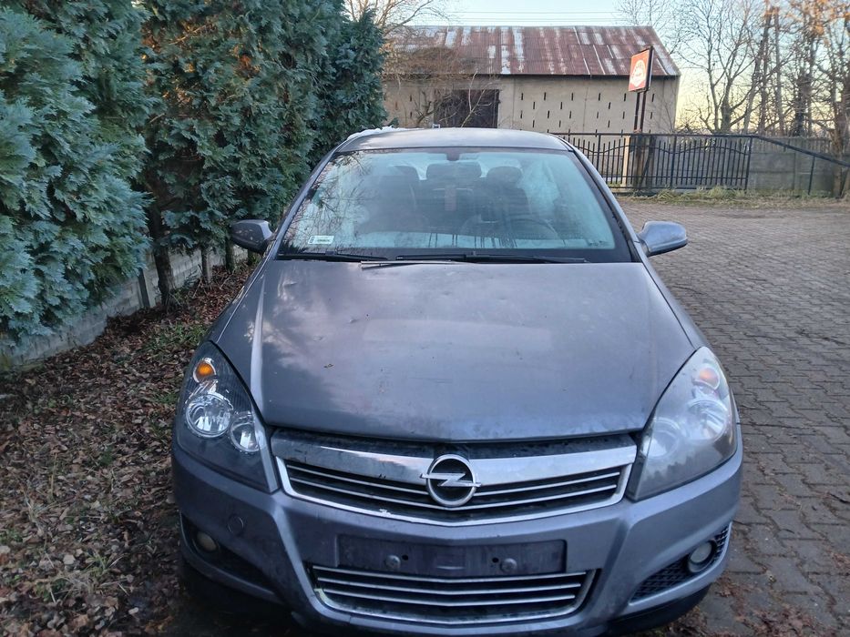 Opel Astra h polift gril / atrapa przód