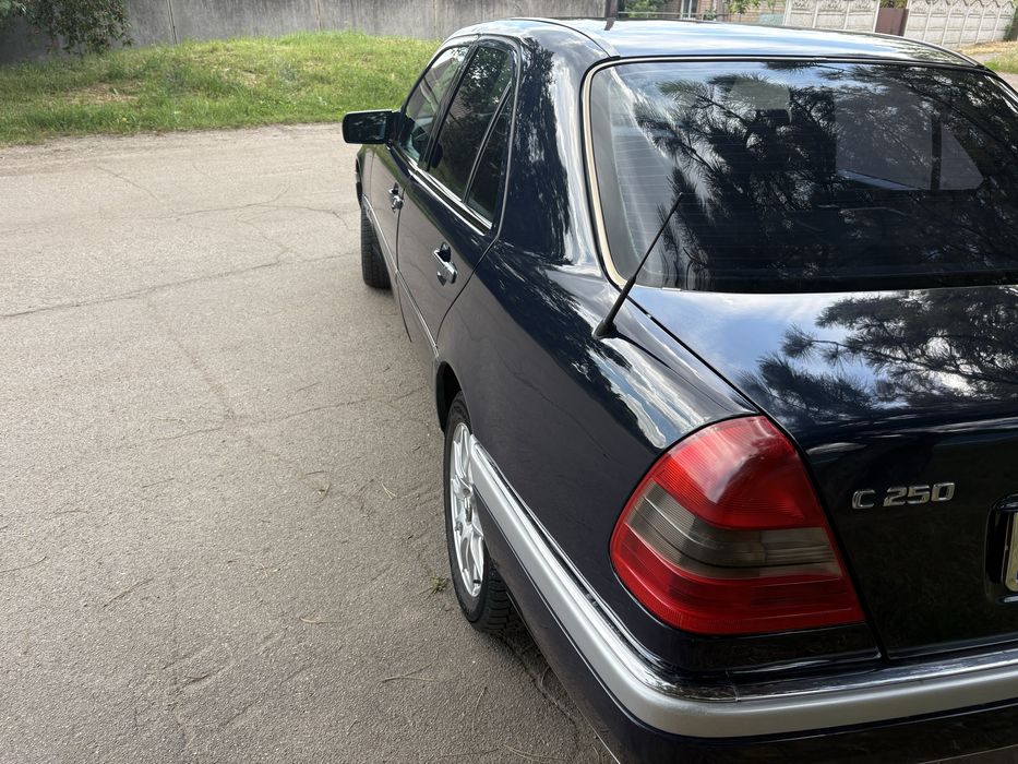 Mercedes- Benz W202