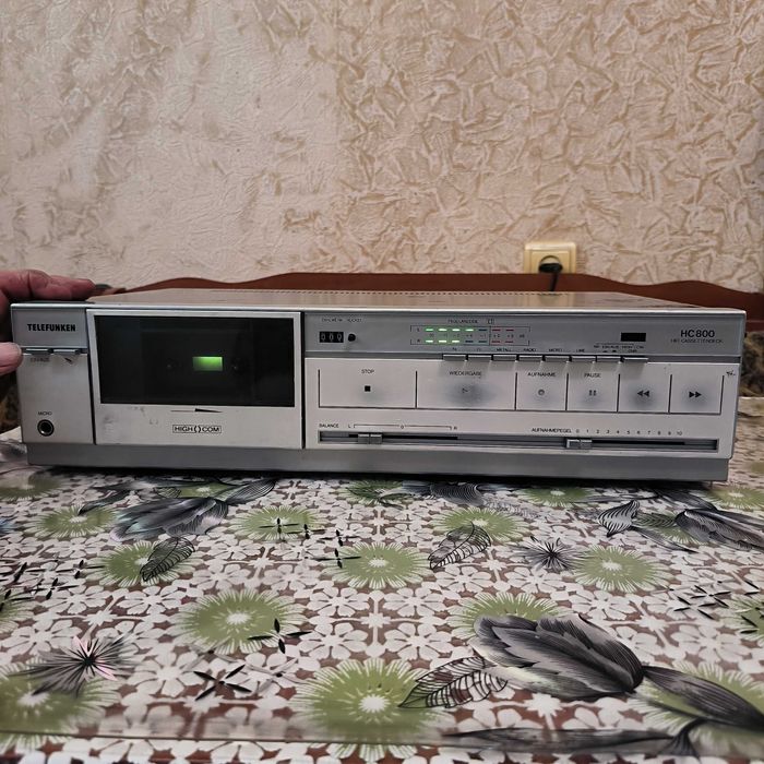 Магнитофон кассетную деку- Telefunken -HC-800.
